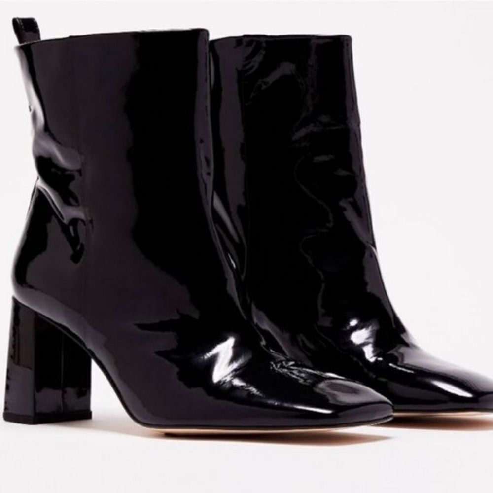 Good American Black Patent Boot